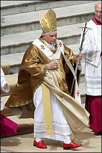 Ratzinger veste Prada